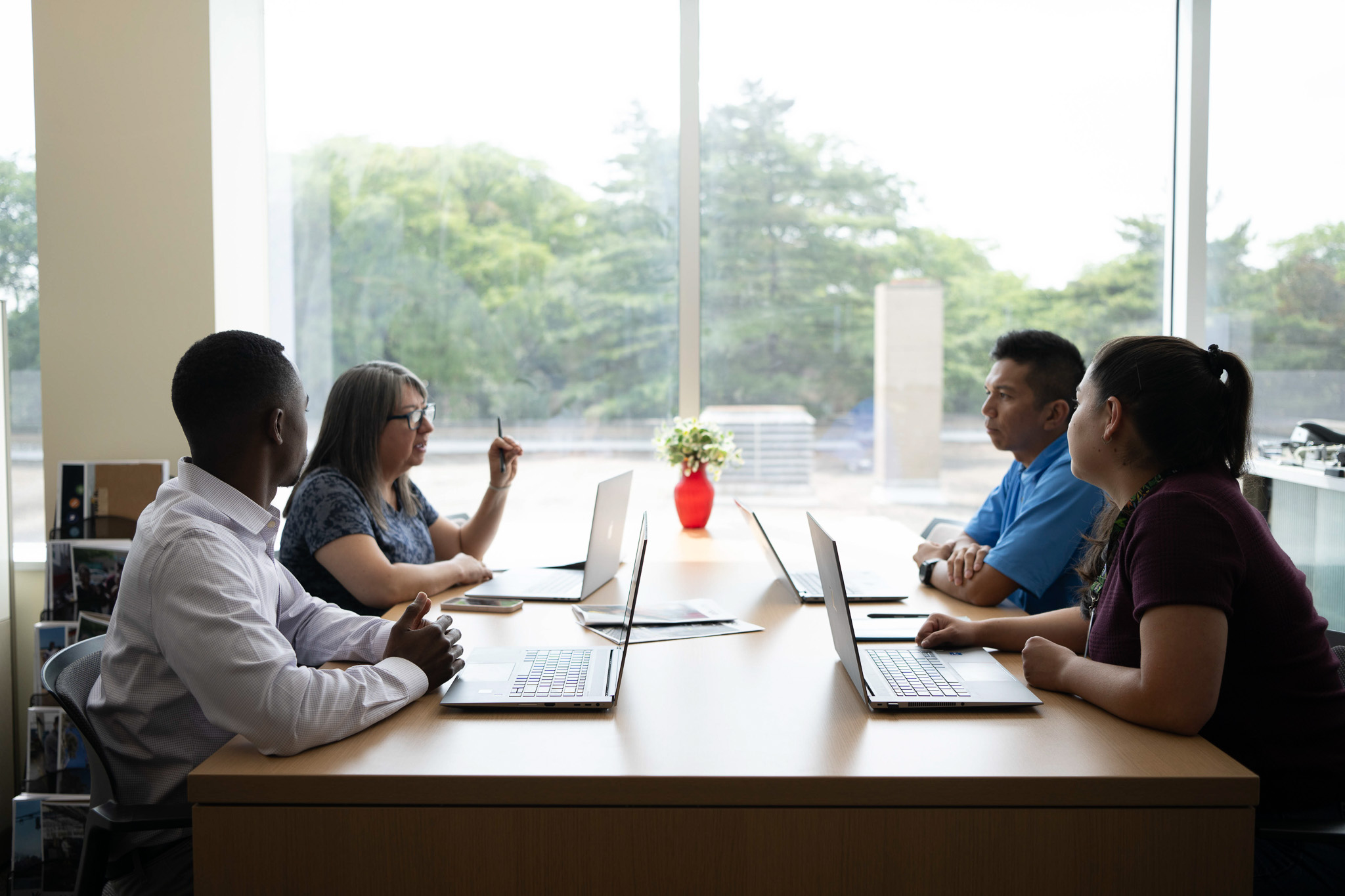 Four S&C team members meet to brainstorm ideas for our newest innovative grid technologies.